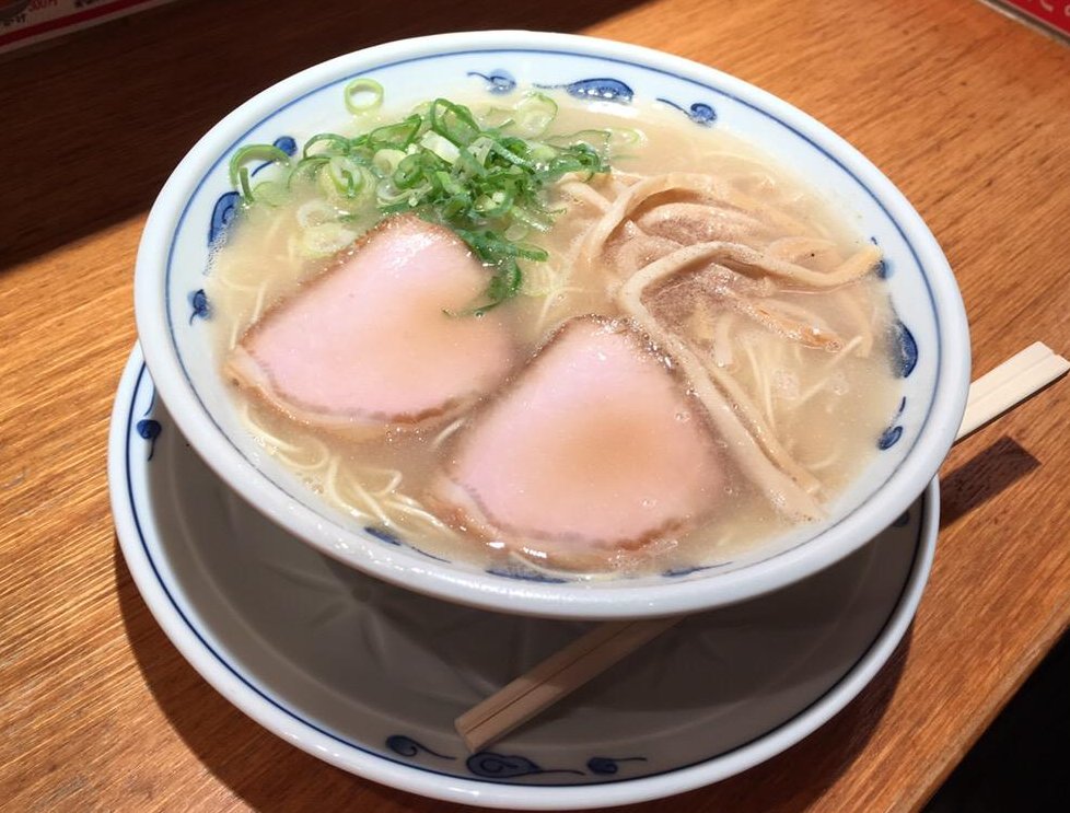 今渋谷で話題の【らあめん渋英】で食べた豚骨ラーメンが絶品でした！