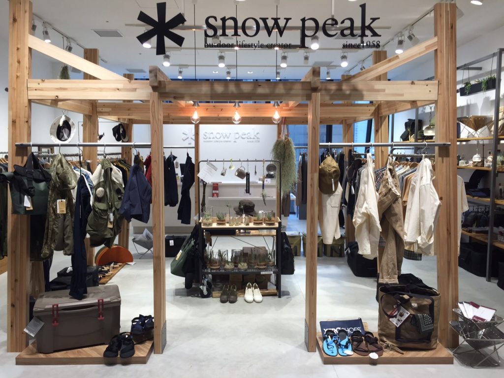 12、有楽町・銀座スポーツショップ：Snow Peak Store / スノーピーク 東急プラザ銀座